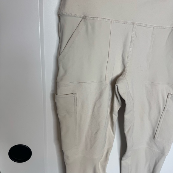 Alo Yoga High Waisted Cargo Leggings Ankle Bone Cream Size Medium - Picture 3 of 6